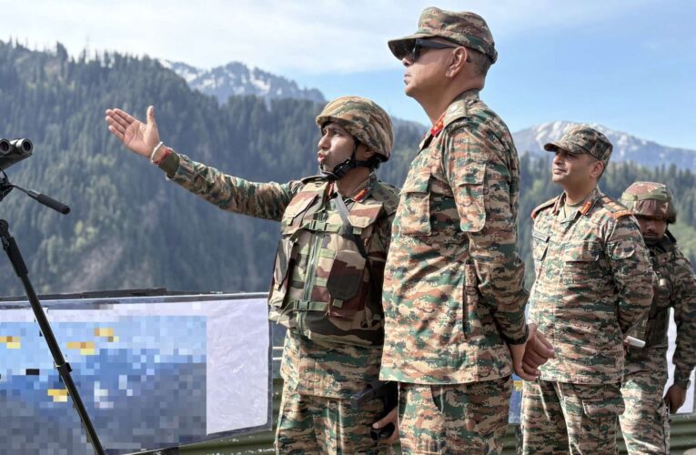 White Knight Corps GOC Reviews Security and Counter Terrorism Operations in Poonch