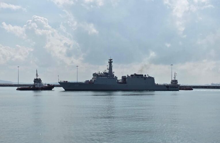 MAHASAGAR Vision: IOS SAGAR INS Sunayna Docks at Singapore to Bolster Regional Maritime Ties