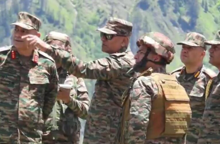 Army Commander NC Assesses Anti-Infiltration Grid Along LoC in Kupwara