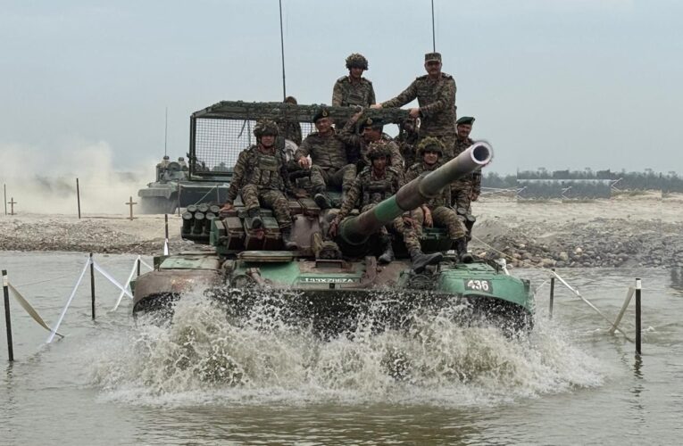Army Commander reviews Kharga Sappers operational readiness on river Ganges