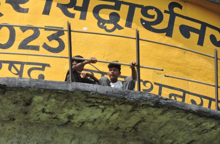 IAF Helicopter Rescues Children Stranded on Gorakhpur Water Tank