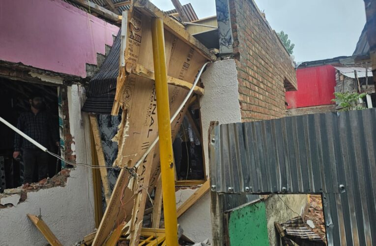 Srinagar Police demolish illegal house of habitual drug peddler in Noorbagh