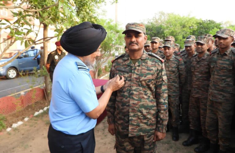 Air Marshal Tejinder Singh visits 13 Grenadiers to honor unit legacy and inter-service ties