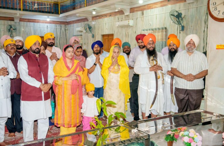 Punjab Chief Minister Bhagwant Mann pays obeisance at Takht Sri Patna Sahib