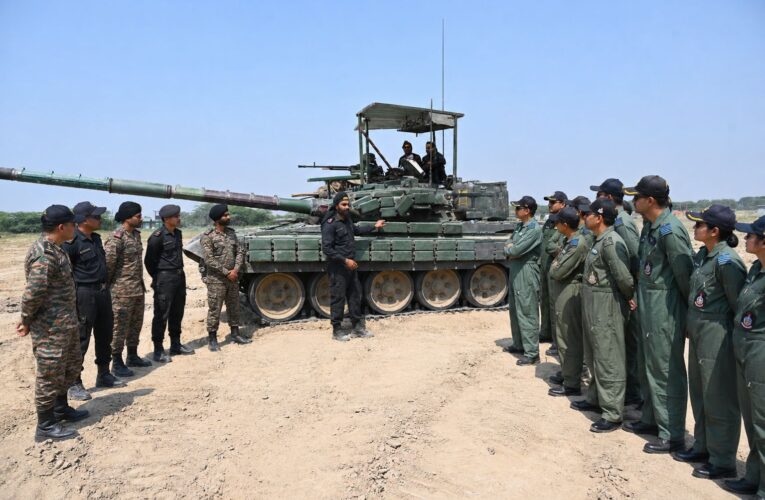Indian Army Vajra Corps Conducts Joint Operational Drill with Air Force for Enhanced Battlefield Synergy