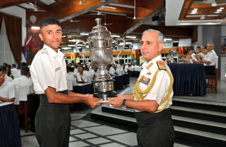 Indian Naval Academy honors trainees and champion squadron at dinner night