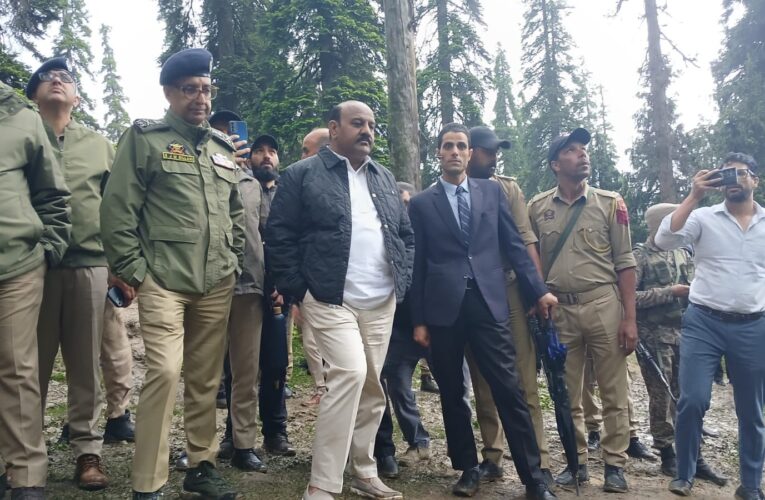 Deputy Chief Minister Surinder Choudhary oversees Gulmarg Gondola rescue operation on site
