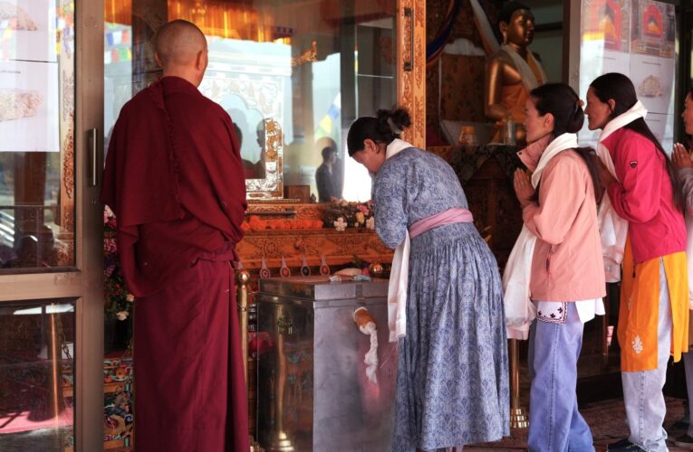 Thousands Gather at Jivetsal as Sacred Buddha Relics Draw Devotees on Eighth Day