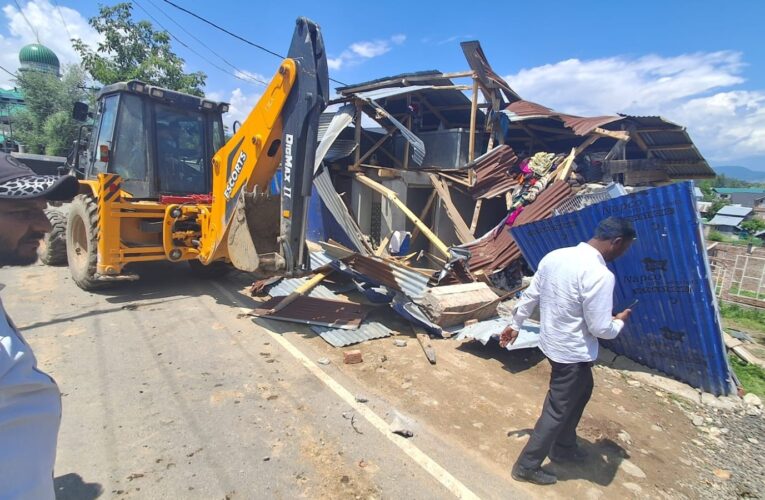 Handwara Police Demolish Illegal Property of Notorious Drug Accused in Langate