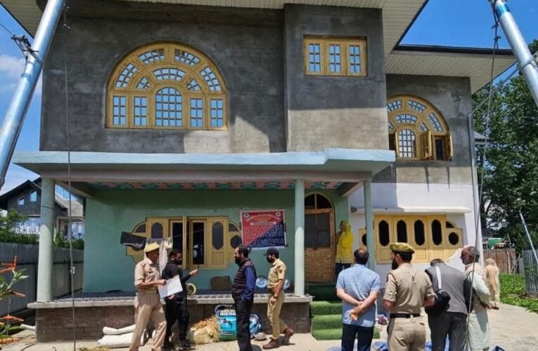 Srinagar Police attaches residential property worth 1 crore of notorious drug peddler in Anantnag