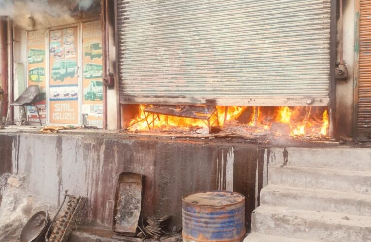 CRPF 137 Battalion and Fire Services Avert Major Disaster After Fire Outbreak Near Jakhani Chowk in Udhampur