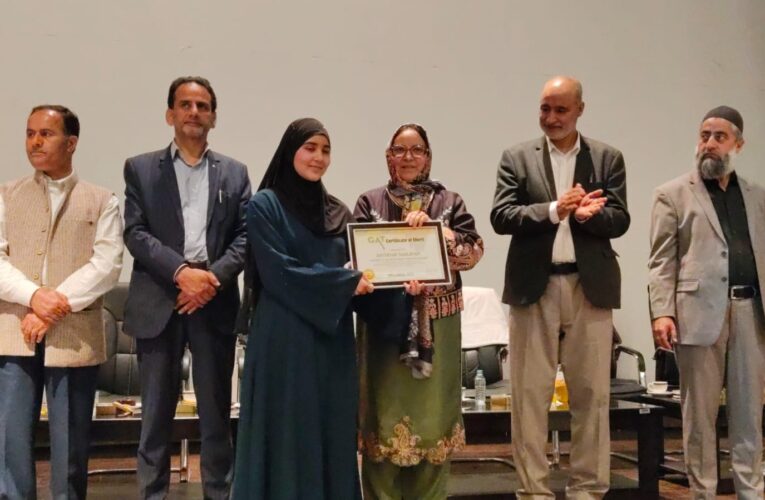 Sakeena Itoo honors top achievers of ALOHA GAT 2025 at Srinagar ceremony