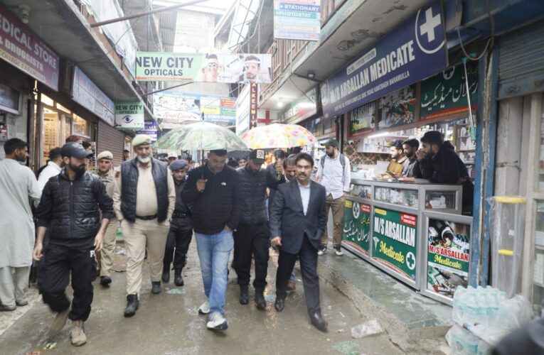 Baramulla administration conducts extensive anti polythene drive near Government Medical College