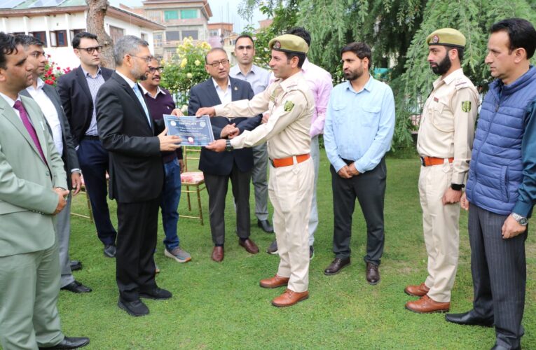 J&K Forest Department honors winners of inaugural forest photography competition