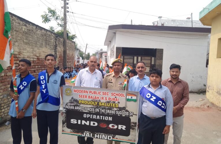 Jammu Students Lead Awareness Rally Under Nasha Mukt Abhiyan in Arnia Sector