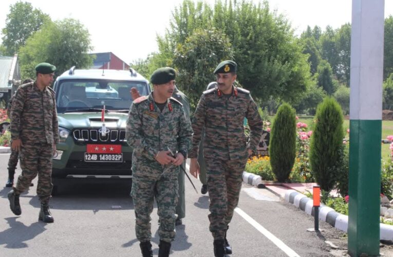 DG Assam Rifles interacts with GOC CIF(K) at Srinagar