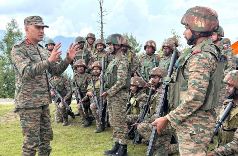 Northern Army  Commander reviews security preparedness and summer strategy along Line of Control in North Kashmir