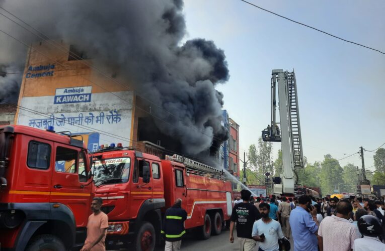 Massive fire breaks out in Akhnoor hardware warehouse