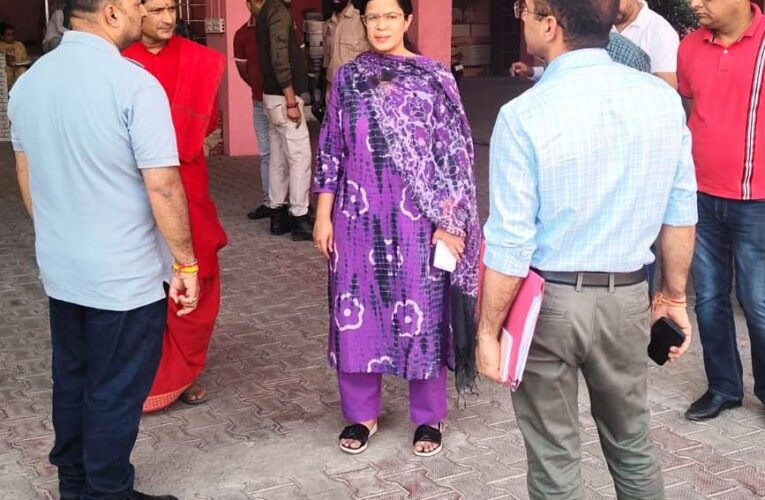 Samba administration reviews civic amenities at Amarnath Yatra lodgement centres