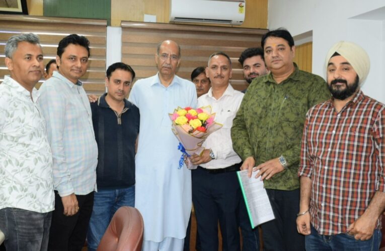Advisor Nasir Aslam Wani interacts with Jammu trade bodies to address industrial challenges