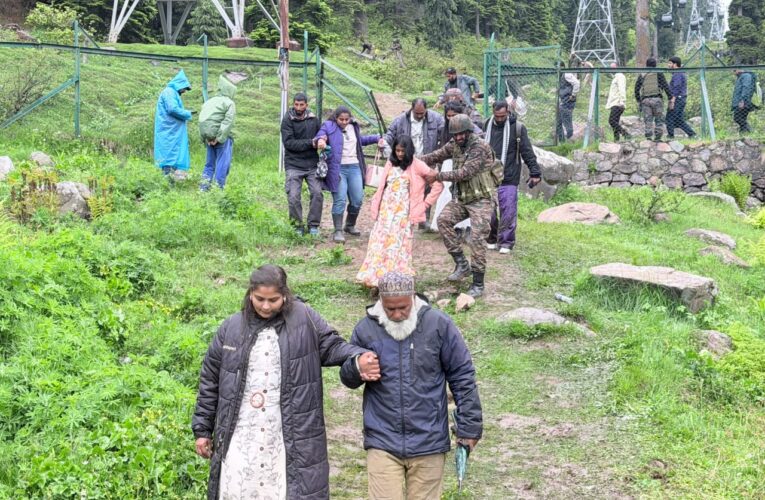 Indian Army launches massive rescue operation at Gulmarg Gondola to save stranded tourists