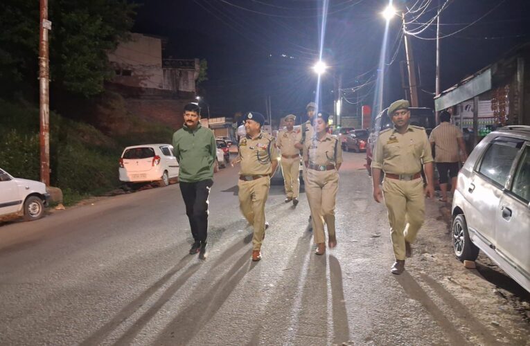 DIG Shiv Kumar Sharma Conducts Security Review and Interacts with Tourists in Kud