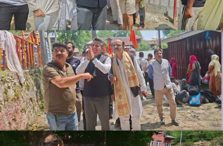 Anantnag Deputy Commissioner attends Holy Adhikmas Kumbh at Mattan to interact with devotees