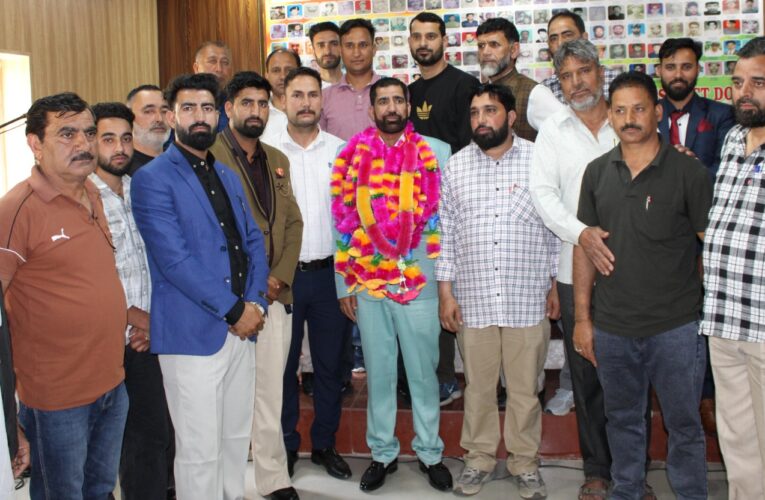 CID CI District Doda bids farewell to ASI Mohd Sikandar Butt on superannuation