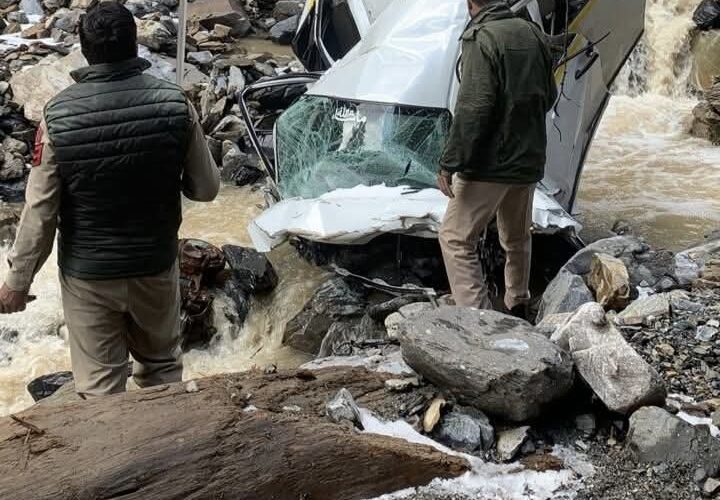 Two Dead and Two Missing After Vehicle Plunges into Nallah on Mughal Road