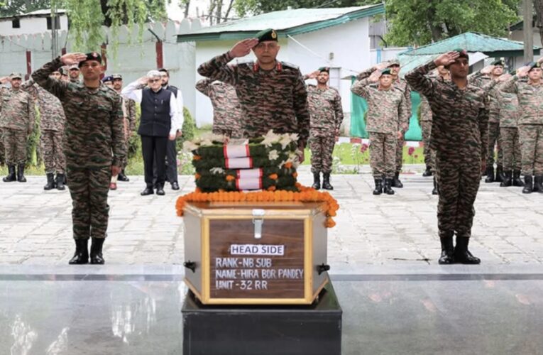 Chinar Corps pays tribute to braveheart Naib Subedar Hira Bahadur Pandey