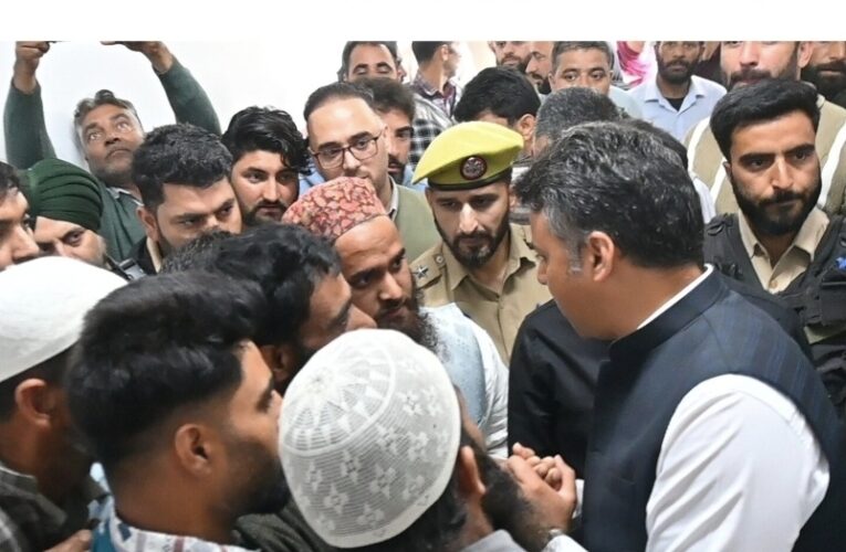 DC Anantnag Visits Fire Victims at GMC; Assures Full Support for Recovery and Quality Healthcare