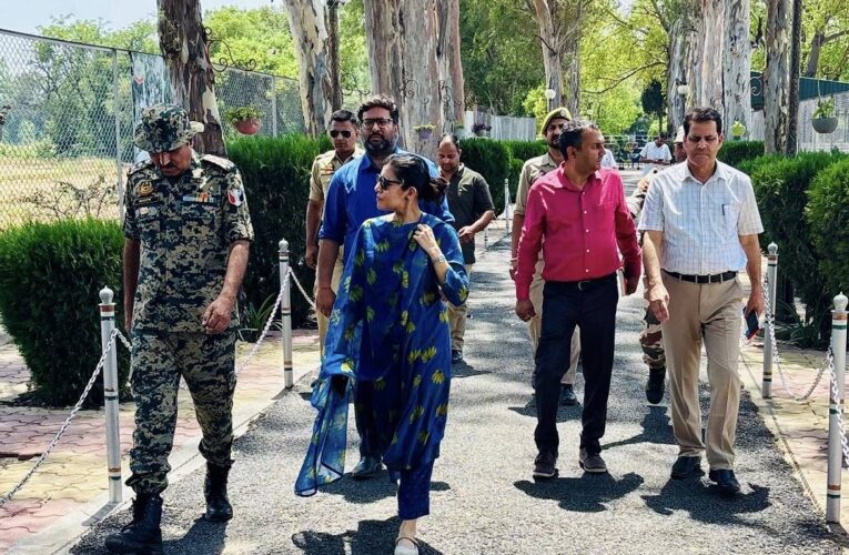Transport Secretary Avny Lavasa reviews Vibrant Villages Programme at Suchetgarh border