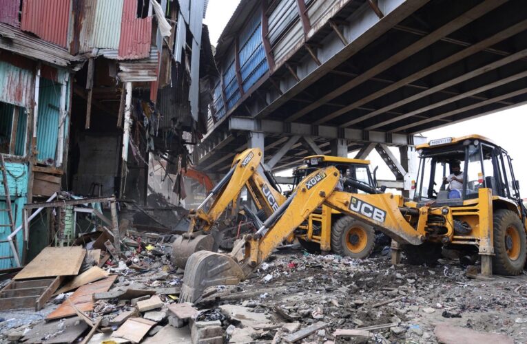 Western Railway Begins Encroachment Removal Drive at Bandra Station