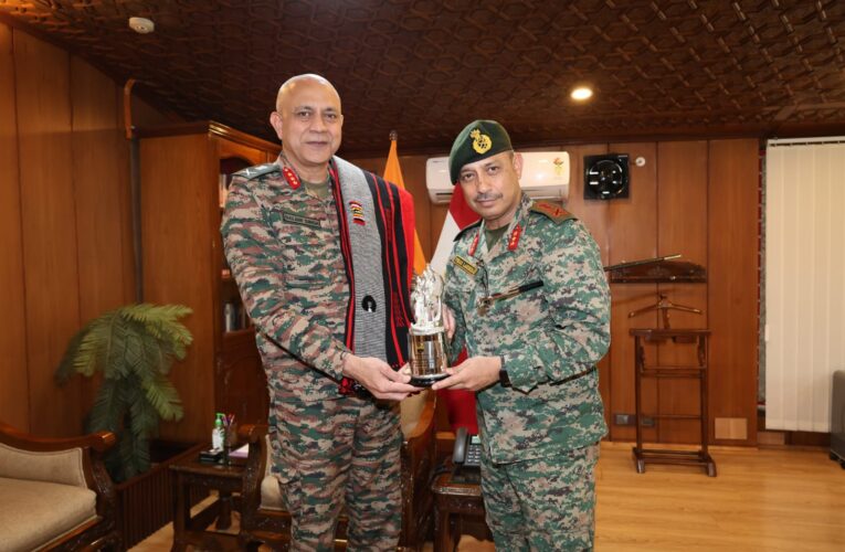 Strengthening synergy DG Assam Rifles meets GOC 15 corps in Srinagar