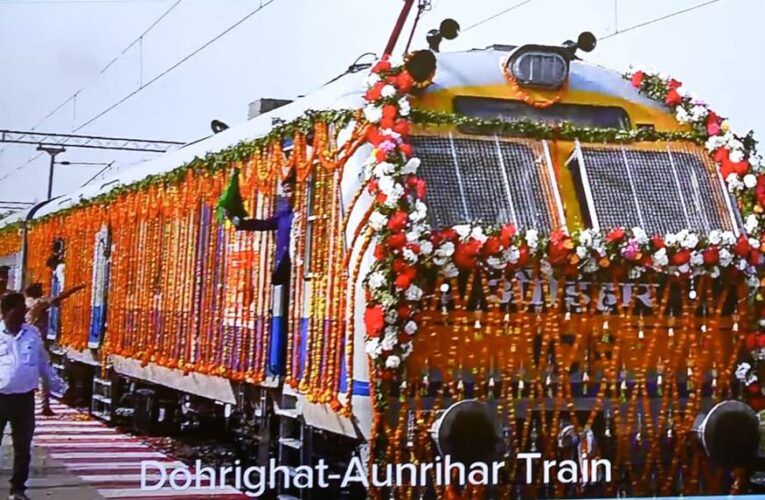 Ashwini Vaishnaw Flags Off Dohrighat-Aunrihar Train to Boost Purvanchal Rail Connectivity