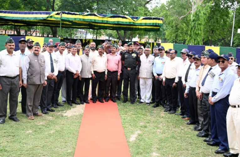 Central Command General Officer Commanding-in-Chief Anindya Sengupta felicitates army veterans during Bareilly military station visit