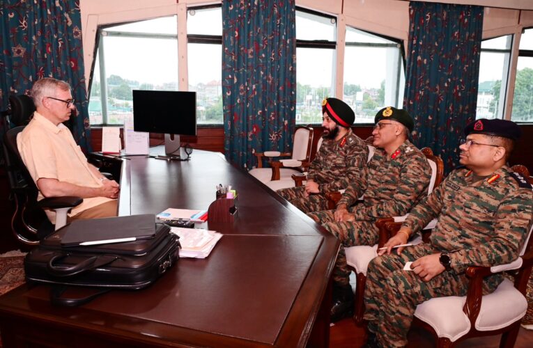 Director General Border Roads Meets Jammu and Kashmir Chief Minister to Discuss Infrastructure Projects