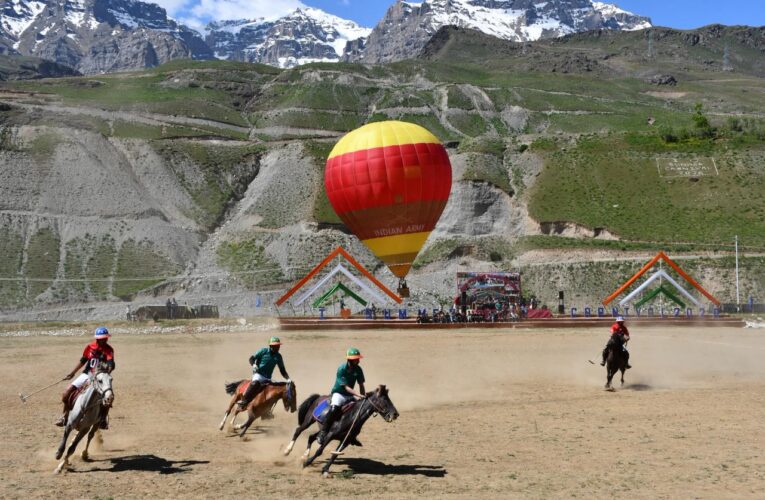 Indian Army hot air balloon demonstration captivates crowds at Dras Summer Carnival