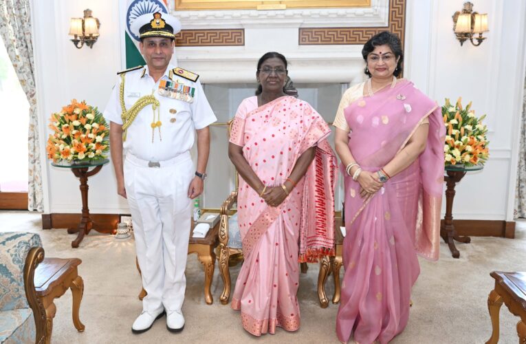 Vice Admiral Sameer Saxena calls on President Droupadi Murmu at Rashtrapati Bhavan