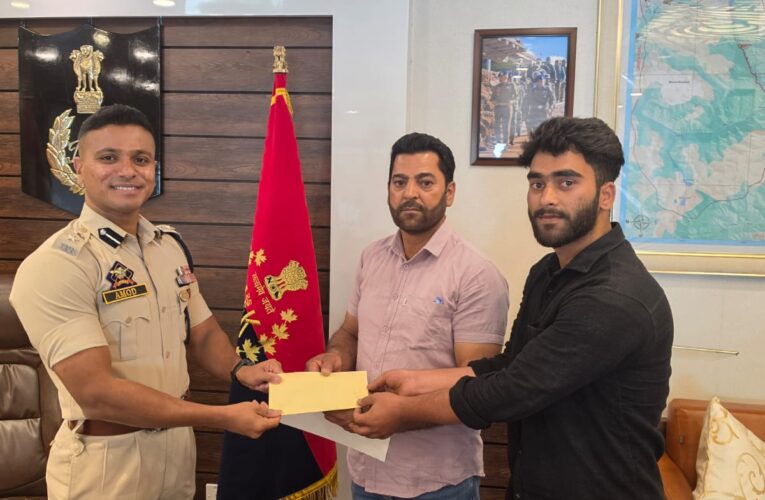 Senior Superintendent of Police Anantnag felicitates constable Fayaz Ahmad for tracing missing minor girls