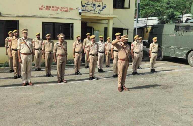 Anantnag police conduct Monday parade across district establishments