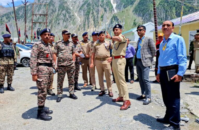 Central Kashmir Range DIG Rajiv Pande Reviews Amarnath Yatra Security Arrangements at Baltal Control Room