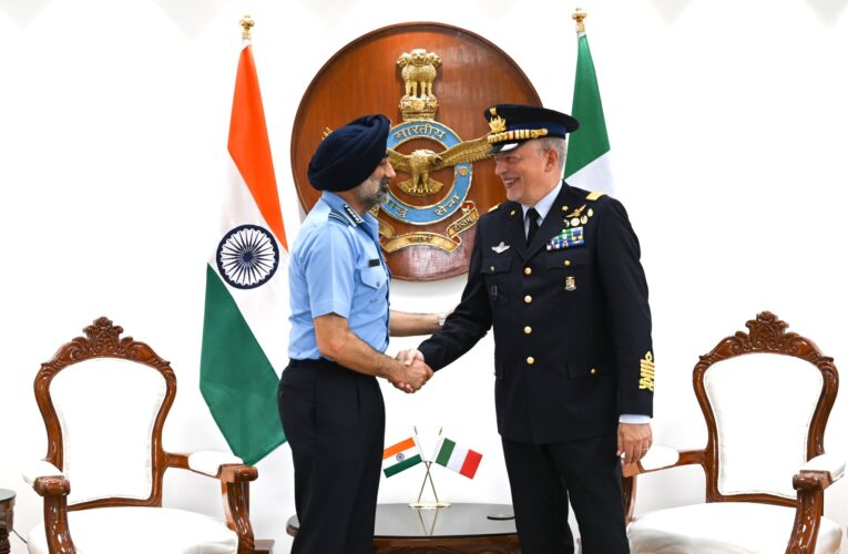 Italian and Indian air force chiefs discuss bilateral defence cooperation