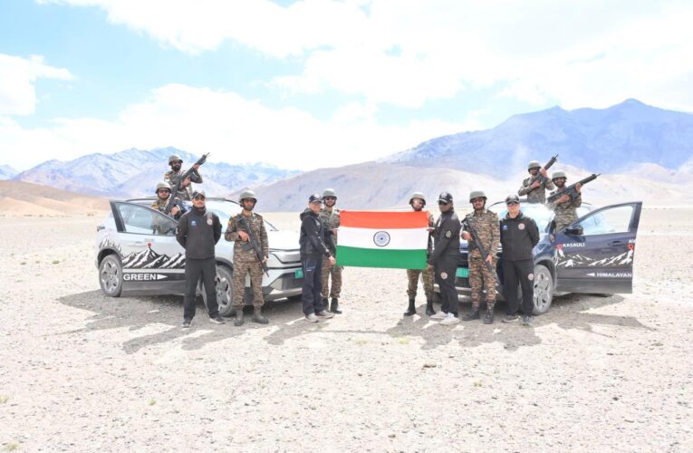 Indian Army Surya command Completes High-Altitude Foot Patrol, Passes Tricolour To Surya Green Himalayan Odyssey Team At Chumar