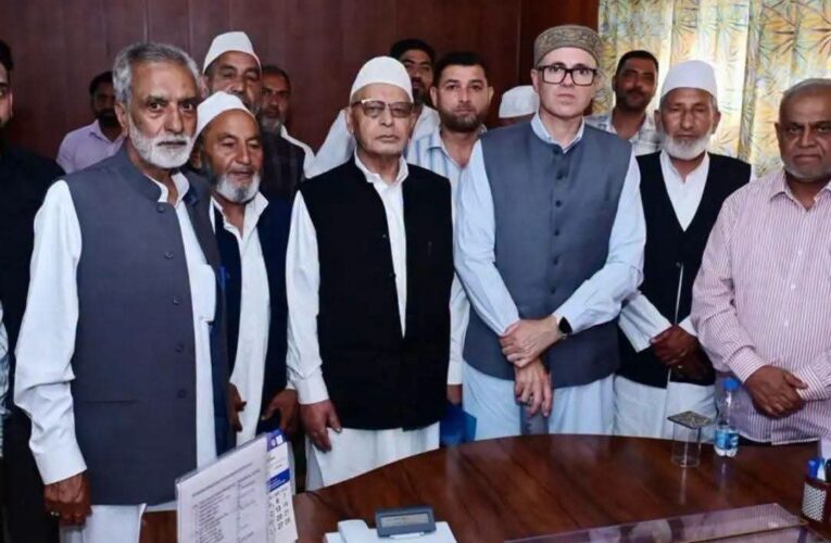Beerwah delegation meets Chief Minister Omar Abdullah to discuss NH 701A alignment and town development