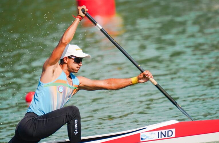Indian Army canoeist Arvind Verma honored at JAK RRC attestation parade