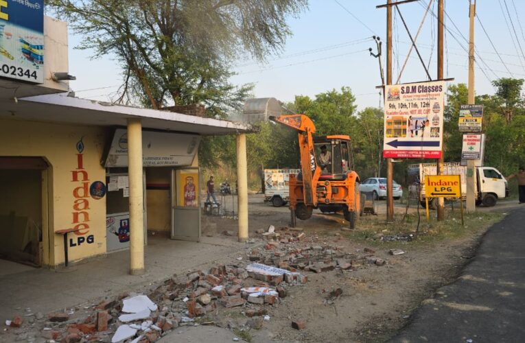 Four Illegal Shops Demolished During Anti Encroachment Drive in Jammu Bhalwal