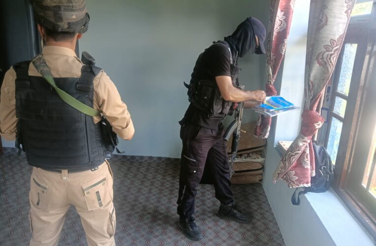 Kulgam Police raids houses of banned Jamaat-e-Islami members across district