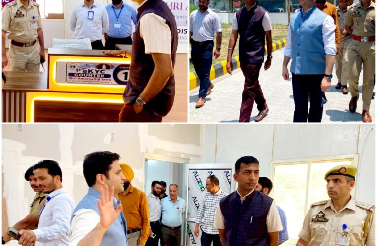 Divisional Commissioner Kashmir reviews Amarnath Yatra arrangements at Srinagar Airport