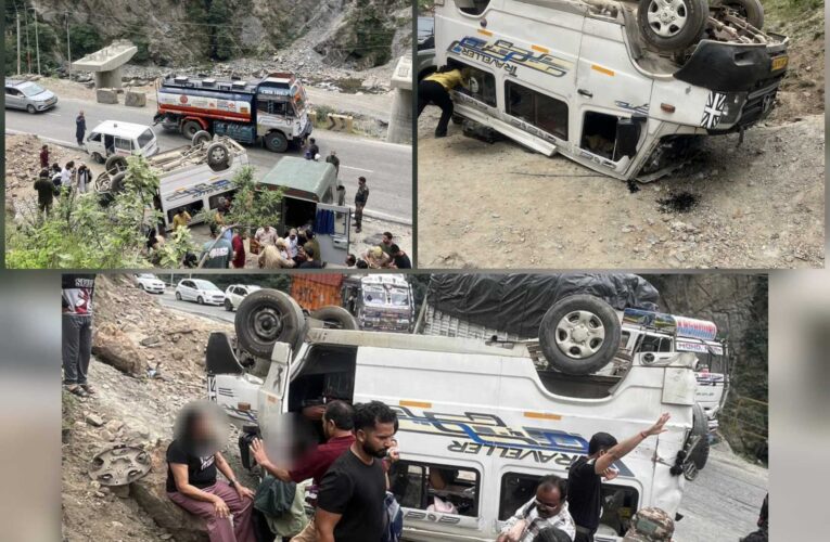 Indian Army White Knight Corps rescues 12 passengers after vehicle overturned on Jammu Srinagar National Highway